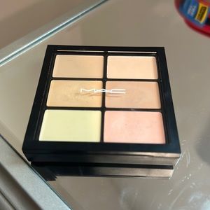 MAC STUDIO FIX CONCEAL AND CORRECT PALETTE - LIGHT